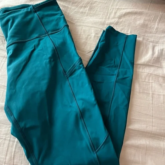 Lululemon last and free 25’’ - Picture 4 of 4